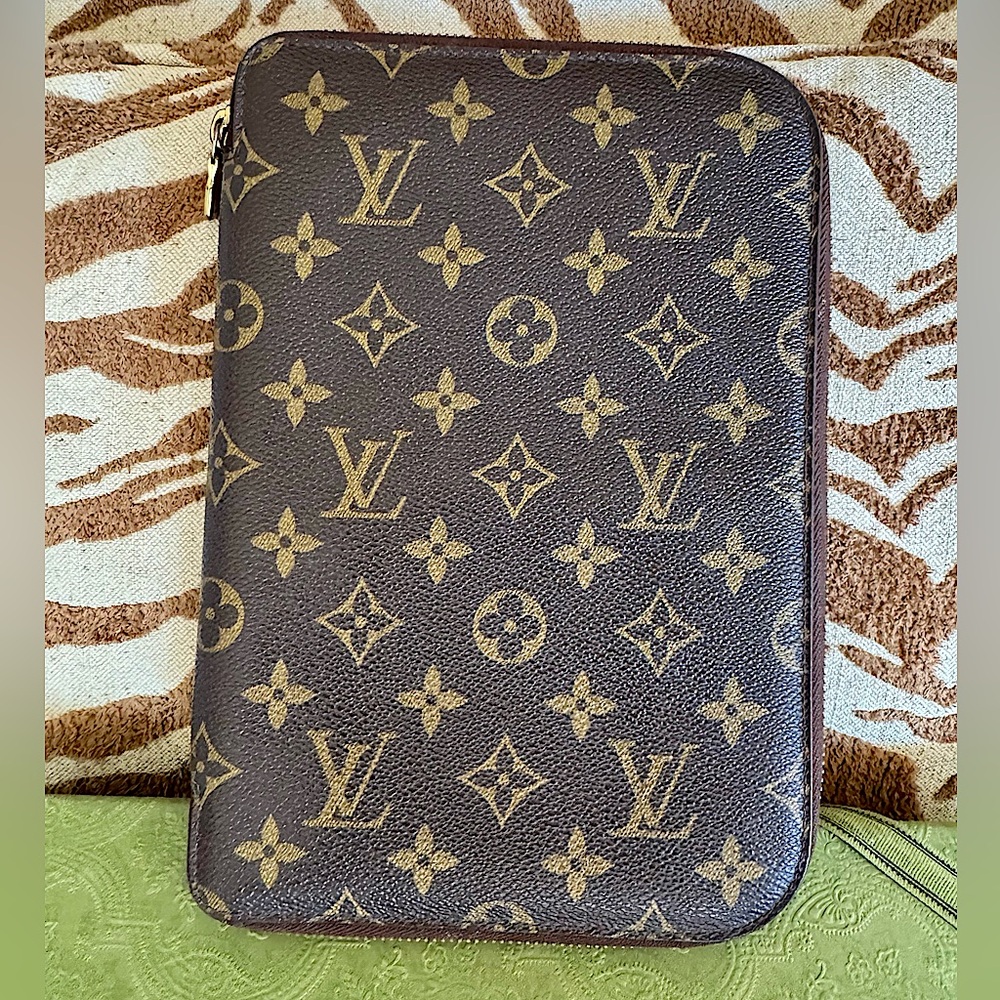 Louis Vuitton zipper monogram agenda cover
